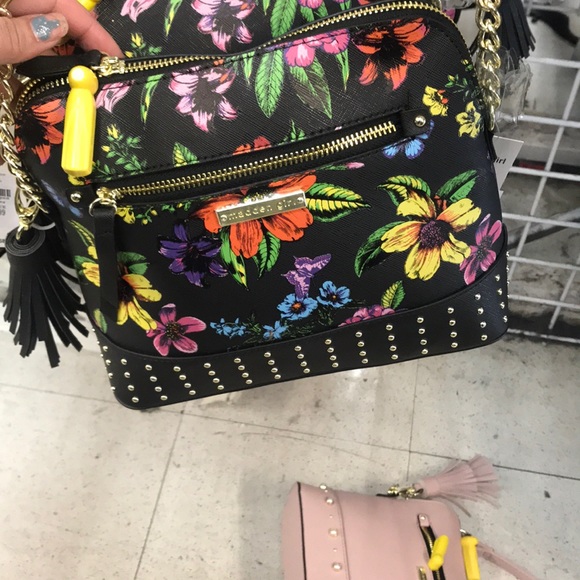 Madden girl - Picture 2 of 6